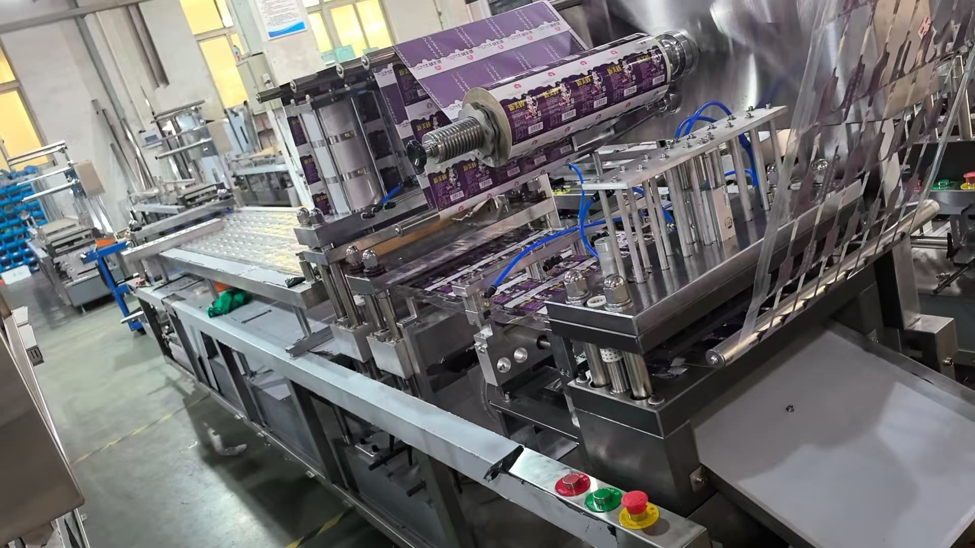 A large industrial [sauce filling machine](https://bwfillingmachine.com/selecting-the-perfect-sauce-filling-machine-for-your-needs/)[^2] on a production line