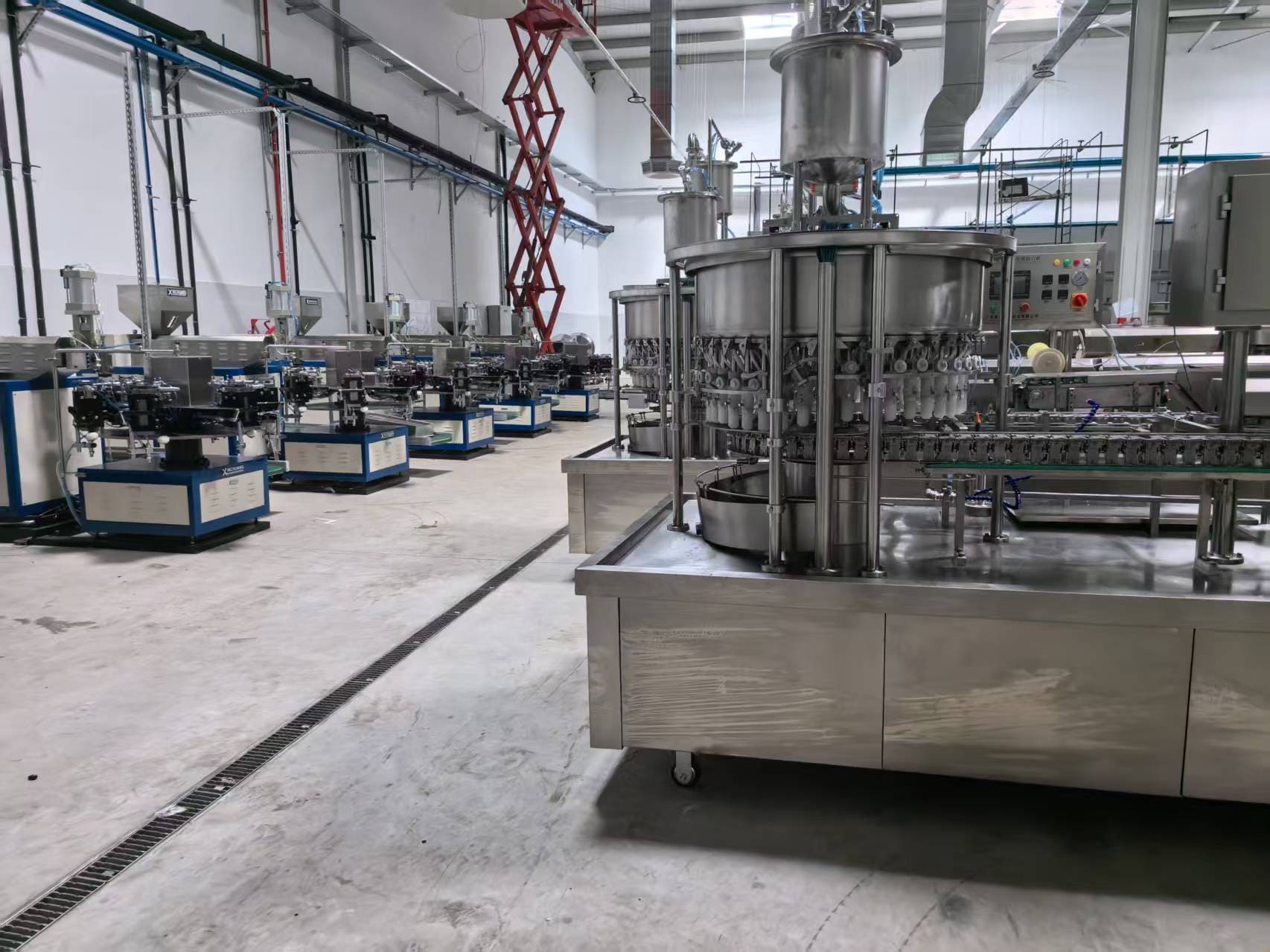 Ice pop tube filling station for hourly capacity planning